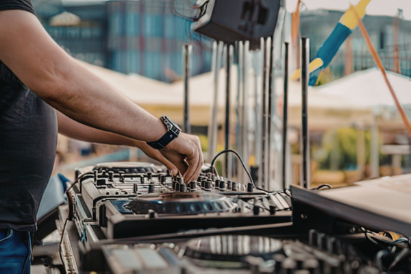 How to Get DJ Gigs in 2026